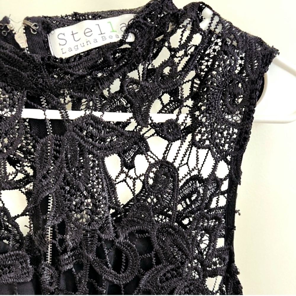 Elegant Black Lace Maxi Dress